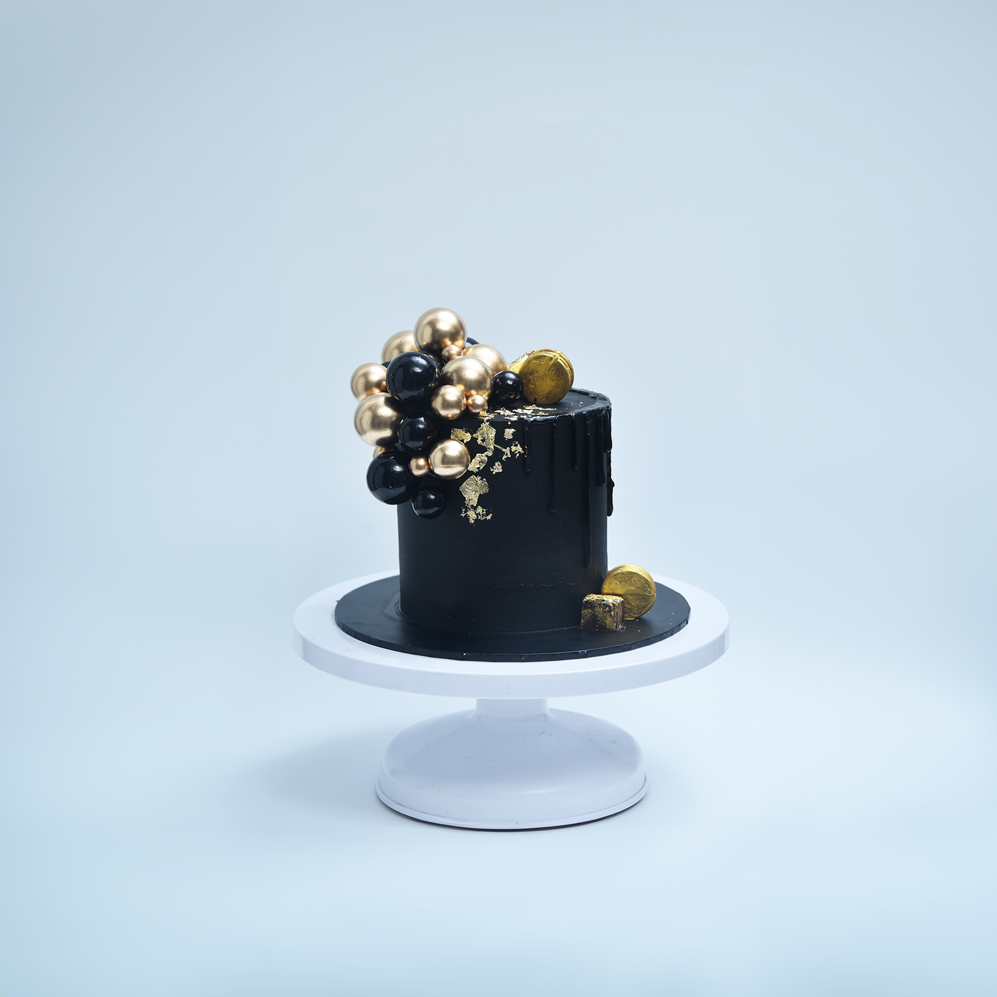 Midnight Luxe(Available in Buttercream icing Only)